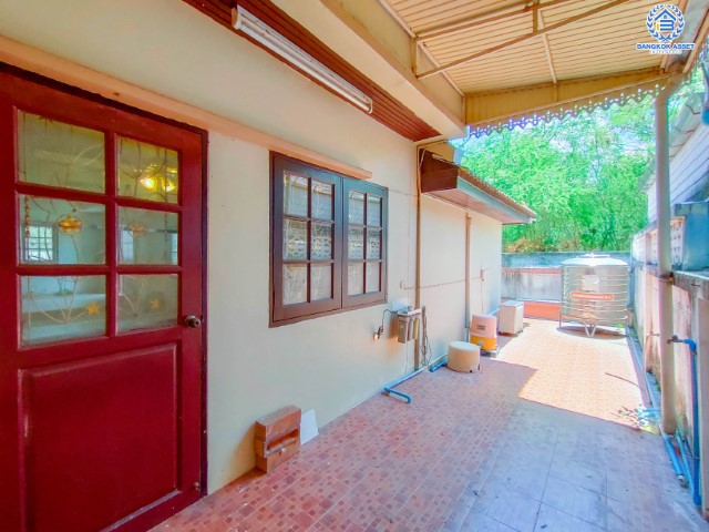 *****บ้านเดี่ยวมือสองย่านกรุงเทพฯ ม.สิรีธรวิลล์ ประชาอุทิศ หลังมุม! เนื้อที่กว้าง 68 ตร.ว. ฟังก์ชัน 4 ห้องนอน 3 ห้องน้ำ ที่จอดรถ 1 คัน แถมฟรี! เครื่องปรับอากาศ 5 เครื่อง บ้านหลังใหญ่ สภาพเหมือนใหม่ พร้อมเข้าอยู่! บนทำเลแห่งการเดินทาง เชื่อมต่อถนนสุขสวัสสดิ์, ถนนประชาอุทิศ, ถนนพุทธบูชา ใกล้จุดขึ้นทางด่วน "กาญจนาภิเษก(ด่านบางครุ2)"